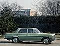 Bild: Mercedes-Benz 280 E (1972) - Baureihe W 114. Das Topmodell mit zwei obenliegenden Nockenwellen und Benzineinspritzung debütiert 1972