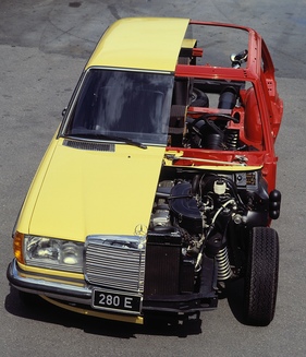 Mercedes Benz 280 E (1976) - Längsschnittmodell