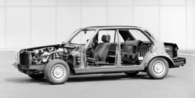 Mercedes Benz 280 E (1976) - Schnittmodell der Topvariante