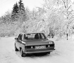 Mercedes Benz 280 E (1976) - im Schnee Mercedes Benz 280 E (1976) - im Schnee