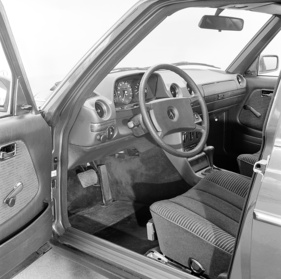 Mercedes Benz 280 E (1980) - die teureren Modelle sahen im Innern kaum anders aus als die Basisvariante