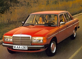 Mercedes Benz 280 E (1982) - die Sechszylindervarianten haben Rechteckscheinwerfer rechts
