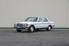 Mercedes-Benz 280 E (1983) - als Lot 187 angeboten an der RM/Sotheby's St. Moritz Versteigerung vom 15. September 2023