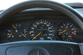 Mercedes-Benz 280 E (1993) - Tacho bis 260 km/h
