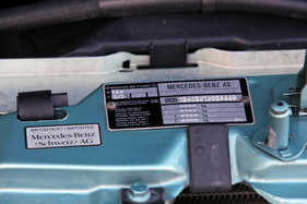 Mercedes-Benz 280 E (1993) - Typenschild (1993)