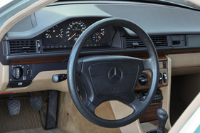 Mercedes-Benz 280 E (1993) - da braucht kaum jemand Instruktionen - reinsitzen und losfahren