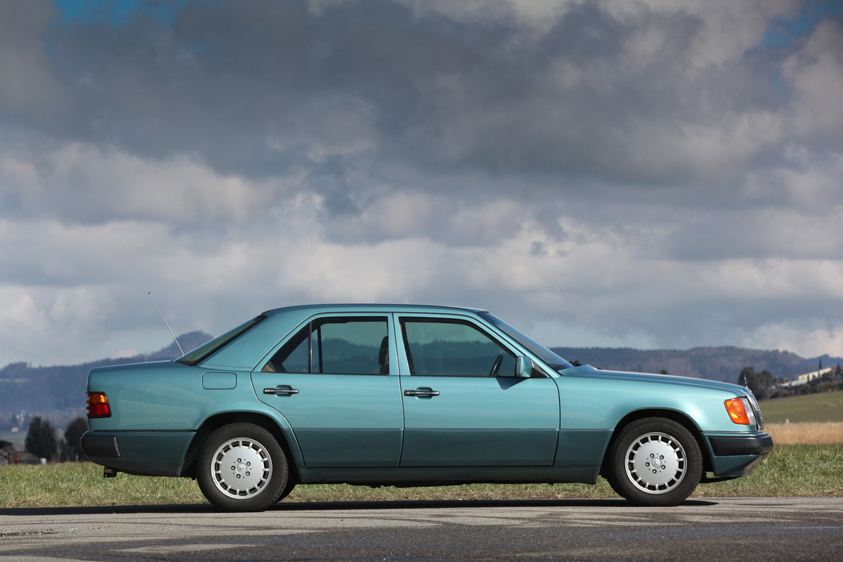 Mercedes-Benz 280 E (1993) - in der Farbe Beryll