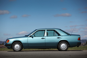 Mercedes-Benz 280 E (1993) - kompakt, nur 4,74 Meter lang und 1,74 Meter breit