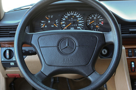 Mercedes-Benz 280 E (1993) - mit serienmässigem Airbag für den Fahrer