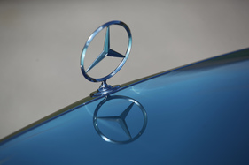 Mercedes-Benz 280 E (1993) - noch sitzt der Stern auf dem Kühler