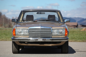 Mercedes-Benz 280 E - Die Blinker gingen erstmals über Eck
