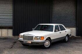 Mercedes-Benz 280 S (1988) - Lot 075 at the Artcurial Musée Automobile du Château de Vernon auction 2025