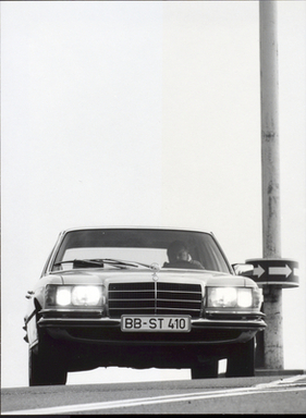 Mercedes-Benz 280 SE (1972) – voll beleuchtet