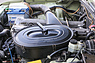 Mercedes-Benz 280 SE (1977) – Der Luftfilter parallel zum Motor kennzeichnet den Einspitzer. Beim Vergaser-Modell sass er quer darüber (© Bruno von Rotz, 2023) Mercedes-Benz 280 SE (1977) – Der Luftfilter parallel zum Motor kennzeichnet den Einspitzer. Beim Vergaser-Modell sass er quer darüber (© Bruno von Rotz, 2023)