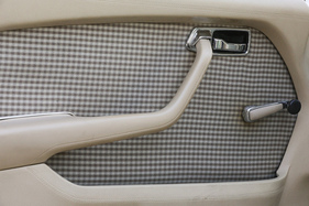 Mercedes-Benz 280 SE (1977) – Türverkleidungen der "gehobenen Ausführung" mit aufgepolstertem Rand