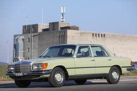 Mercedes-Benz 280 SE (1977) – in der Farbe "Kaledoniengrün"