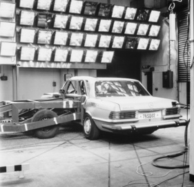 Bild Mercedes-Benz 280 SE (1979) - Seitenaufprall-Crashversuch