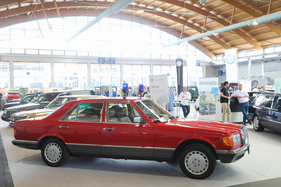 Mercedes_Benz 280 SE (1983) - S-Klasse der Baureihe W126 als Feuerwehrauto - Klassikwelt Bodensee 2023