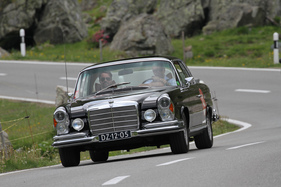 Mercedes-Benz 280 SE 3.5 5.5 M Coupé (1970) - Flüelapass - Passione Caracciola 2017