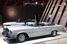 Mercedes-Benz 280 SE 3.5 Cabriolet (1968) - elegantes Cabriolet auf dem Mercedes-Stand - Rétromobile Paris 2016