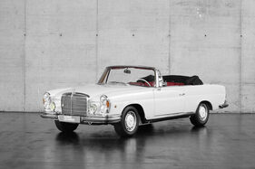 Mercedes-Benz 280 SE 3.5 Cabriolet (1969) - as lot 073 at the Humer Granner Classic Expo Salzburg Auction 2025