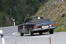 Mercedes-Benz 280 SE 3.5 Cabriolet (1970) - Flüelapass - Passione Caracciola 2017