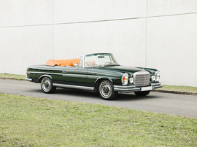Mercedes-Benz 280 SE 3.5 Cabriolet (1970) - offered as lot 131 at the Bonhams Zoute auction on October 8, 2023