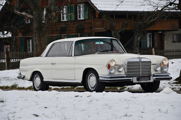 Image: Mercedes-Benz 280 SE 3.5 Coupé (1972) - offered as lot 171 at the spring auction of the Oldtimer Galerie Toffen on March 25, 2023