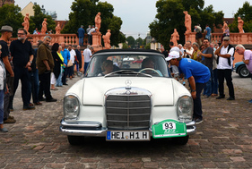 Mercedes-Benz 280 SE Cabriolet (1967) an der RAID Suisse-Paris 2016