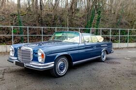 Mercedes-Benz 280 SE Cabriolet (1969) – angeboten als Lot Nr. 49 bei der Artcurial-Versteigerung in Paris am 7. und 8. Februar 2025