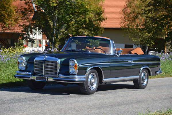 Mercedes-Benz 280 SE Cabriolet (1970) - als Lot 53 an der Versteigerung der Oldtimer Galerie Toffen am 20. Oktoberl 2018