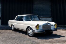 Mercedes-Benz 280 SE Coupé (1969) - Lot 069 at the Artcurial Musée Automobile du Château de Vernon auction 2025