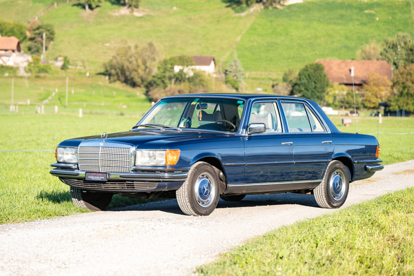 Bild: Mercedes-Benz 280 SE W116 (1975) - als Lot 15 an der Versteigerung "Klassische Automobile & Motorräder" der Oldtimer Galerie in Toffen am 18. Oktober 2025