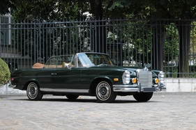 Mercedes-Benz 280 SE cabriolet (1969) - als Lot 21 an der Artcurial Mercedes-Versteigerung in Paris am 15. Oktober 2017