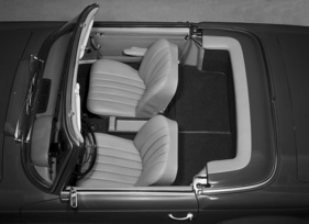 Mercedes-Benz 280 SL (1968) - Blick ins elegant ausstaffierte Interieur