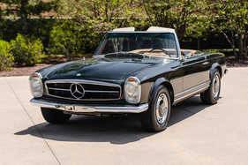 Mercedes-Benz 280 SL (1968) - als Lot 235 an der RM/Sotheby's Monterey Versteigerung vom 12. bis 14. August 2021