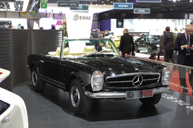 Mercedes-Benz 280 SL (1968) - "aufgerüstet" mit moderner Technik, optisch aber der Alte geblieben - Genfer Autosalon 2017
