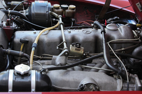 Mercedes-Benz 280 SL (1969) - 170 PS leistete der längs eingebaute Sechszylinder