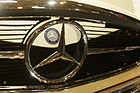 Mercedes Benz 280 SL (1969) - Kühler mit viel Chrom (Techno Classica 2013)