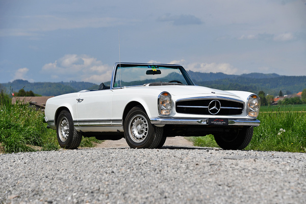 Mercedes-Benz 280 SL (1969) - als Lot 16 angeboten an der Swiss Classic World Versteigerung der Oldtimer Galerie Toffen in Luzern am 3. Juni 2023