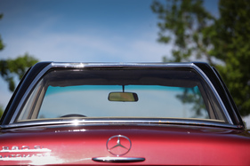 Mercedes-Benz 280 SL (1969) - das durchhängende Dach, das dem Fahrzeug den Namen "Pagode" gab