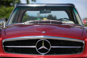 Mercedes-Benz 280 SL (1969) - der "Powerdome" auf der Motorhaube verheisst Sportlichkeit