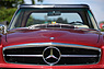 Mercedes-Benz 280 SL (1969) - der "Powerdome" auf der Motorhaube verheisst Sportlichkeit (© Bruno von Rotz, 2015) Mercedes-Benz 280 SL (1969) - der "Powerdome" auf der Motorhaube verheisst Sportlichkeit (© Bruno von Rotz, 2015)
