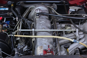 Mercedes-Benz 280 SL (1969) - kein überaus innovatives Triebwerk, aber mit Einspritzung zumindest fortschrittlich