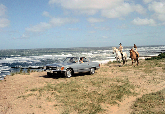 Mercedes-Benz 280 SL (1976) - wunderschöne Strandszene
