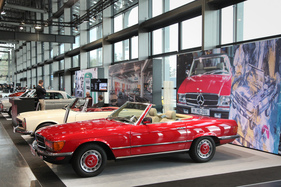 Mercedes-Benz 280 SL (1980) - vor passendem Hintergrund (Retro Classics Bavaria 2017 in Nürnberg)