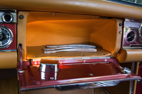 Mercedes-Benz 280 SL 5-G ZF (1969) - drei Hebel zum Entriegeln des Verdecks