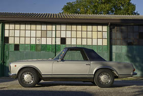 Mercedes-Benz 280 SL Cabriolet avec Hardtop (1969) - angeboten als Lot 385 an der Bonhams-Versteigerung im Grand Palais Paris am 4. Februar 2016