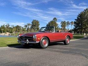 Mercedes-Benz 280 SL 'Pagoda' (1971) - als Lot 213 an der RM/Sotheby's Online Only Open Roads February Versteigerung vom 16. bis 23. Februar 2022