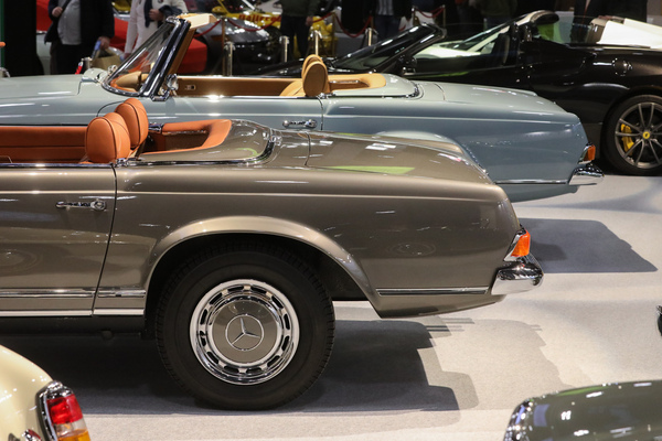 Mercedes-Benz 280 SL – "Pagoden" in Reih und Glied – Rétromobile Paris 2025